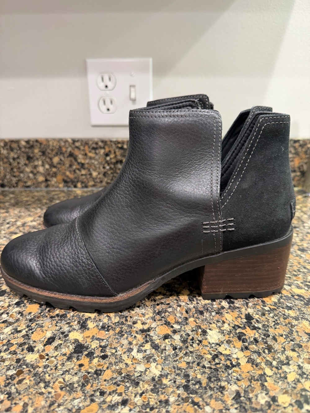 Women's sorel 9.5 Black Leather Cutout Ankle Boots